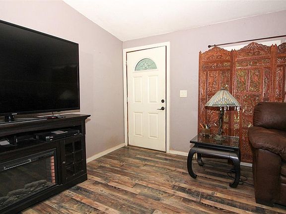 4th image of 2413 Pioneer Trl