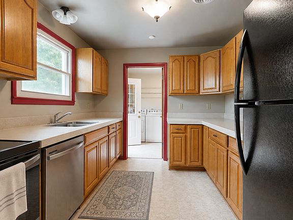 3rd image of 1002 S Mattis Ave