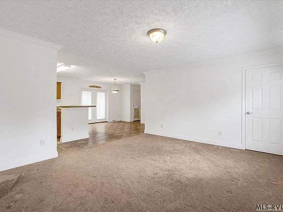 2nd image of 107 Kingswood St