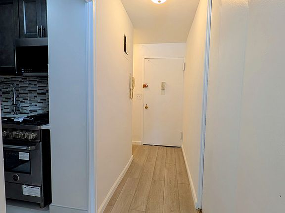 2nd image of 360 W 22nd St APT 6R