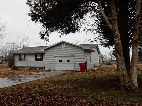 3rd image of 165 Sloanville Dr