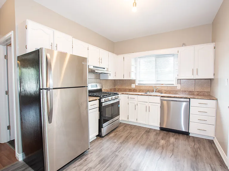 203 Niagara St — Photo 8