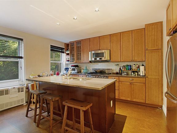 3rd image of 101 Cambridge Pl