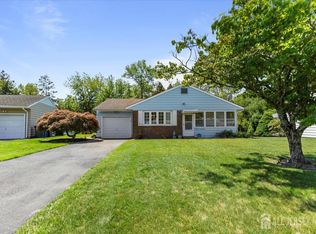 17 Columbine Cir, Toms River, NJ