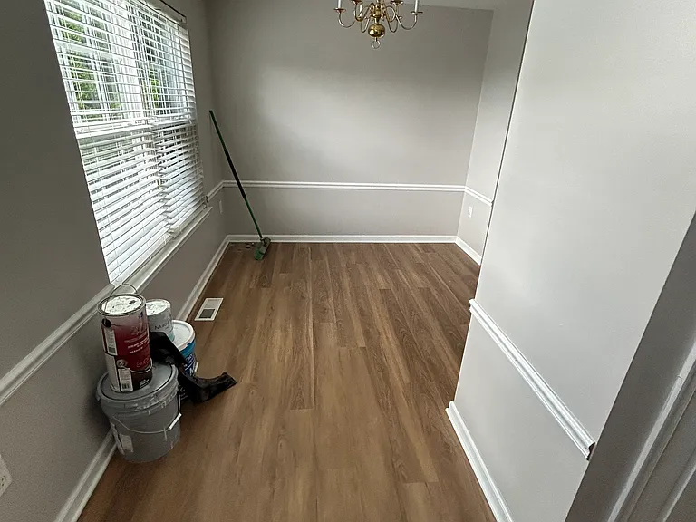 317 Royal Dr — Photo 2