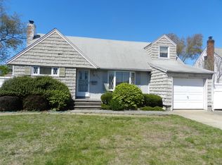 331 Boundary Ave, Bethpage, NY 11714