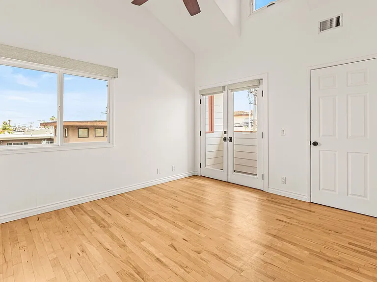 4866 Santa Cruz Ave — Photo 14