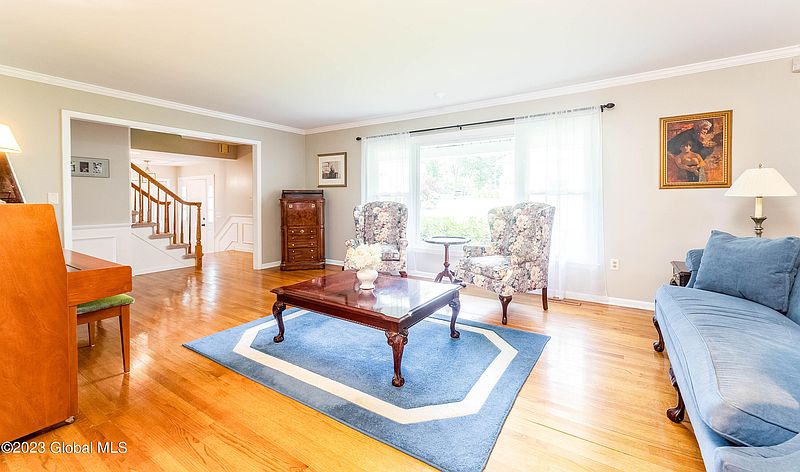 4th image of 842 Worcester Drive