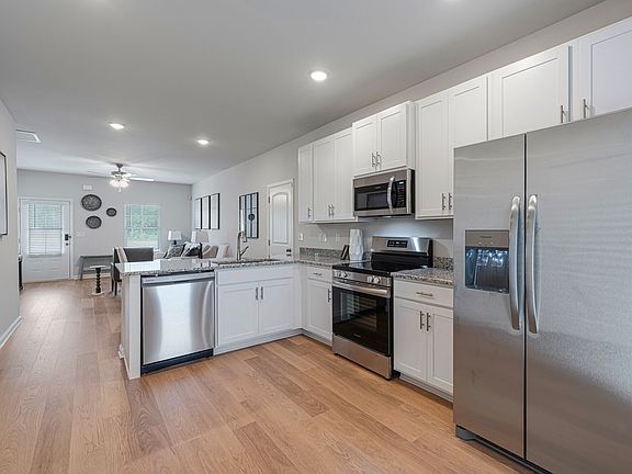 3rd image of 1280 Dunbar Rd #103-B