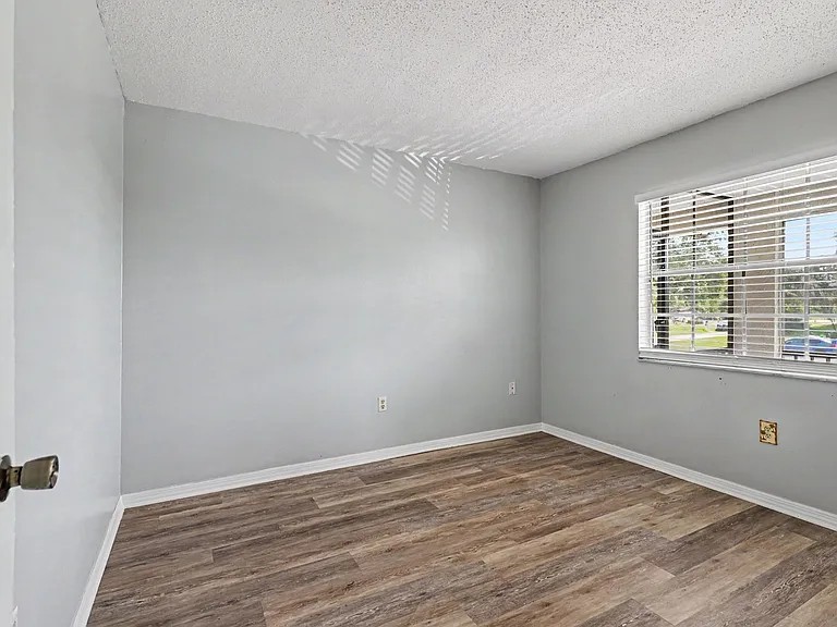 2280-2286 Fox Hollow Dr — Photo 15