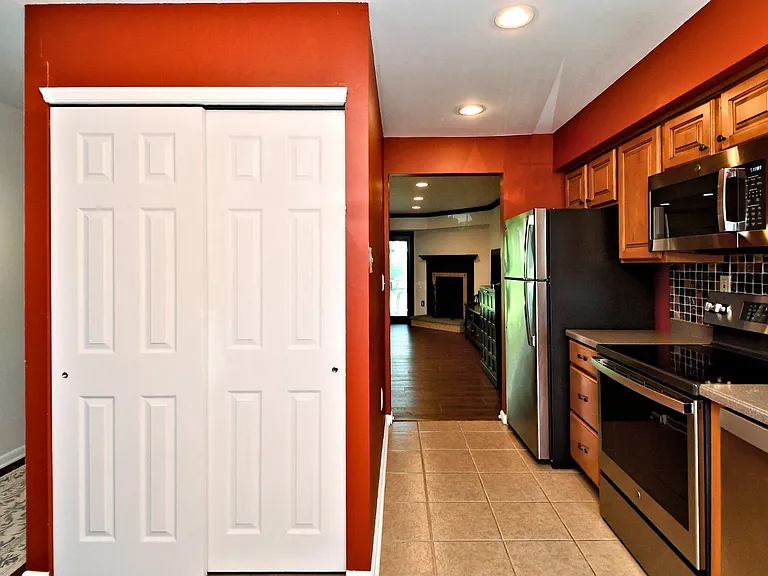 615 Piedmont Ct — Photo 9