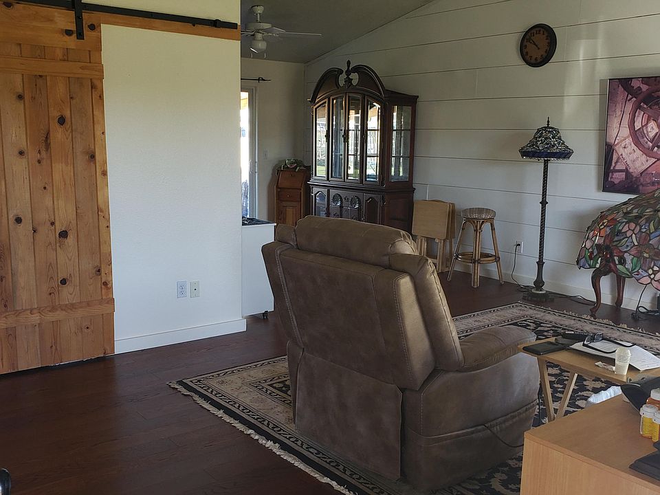 2nd image of 568 SE Romero Ct