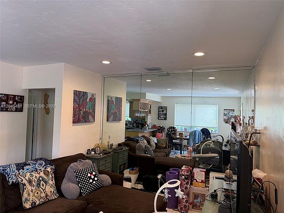 5th image of 2862 SW 38th Ave