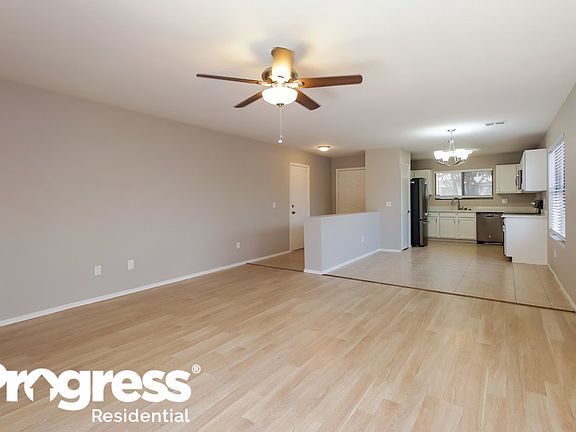 4th image of 2054 E Spruce Dr