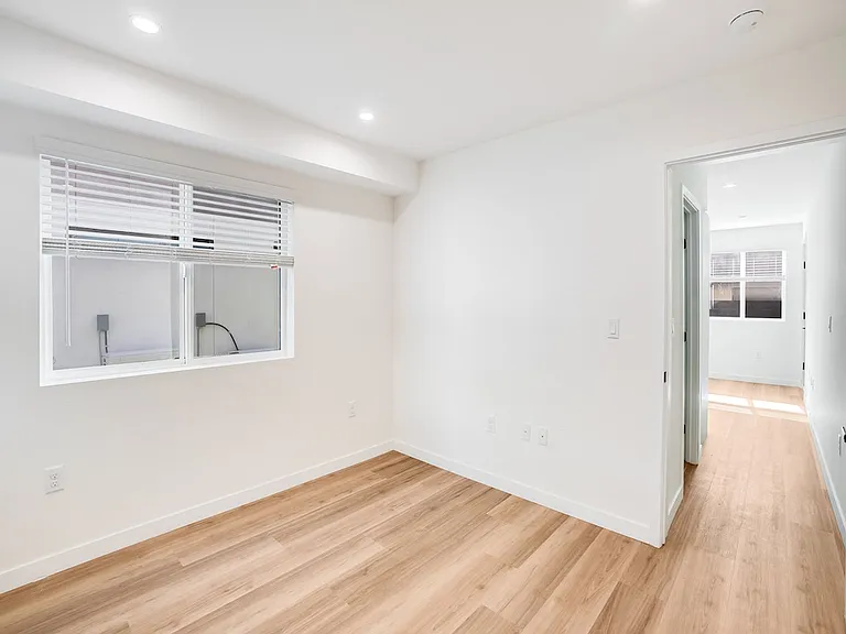 1345 3/6 Seward St — Photo 13