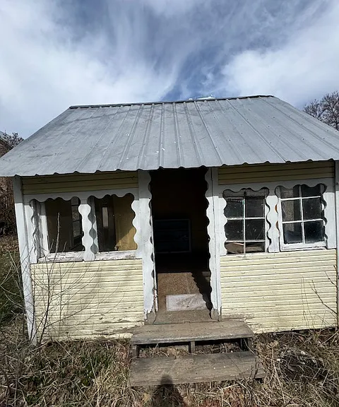 2120 W Strong Rd — Photo 20