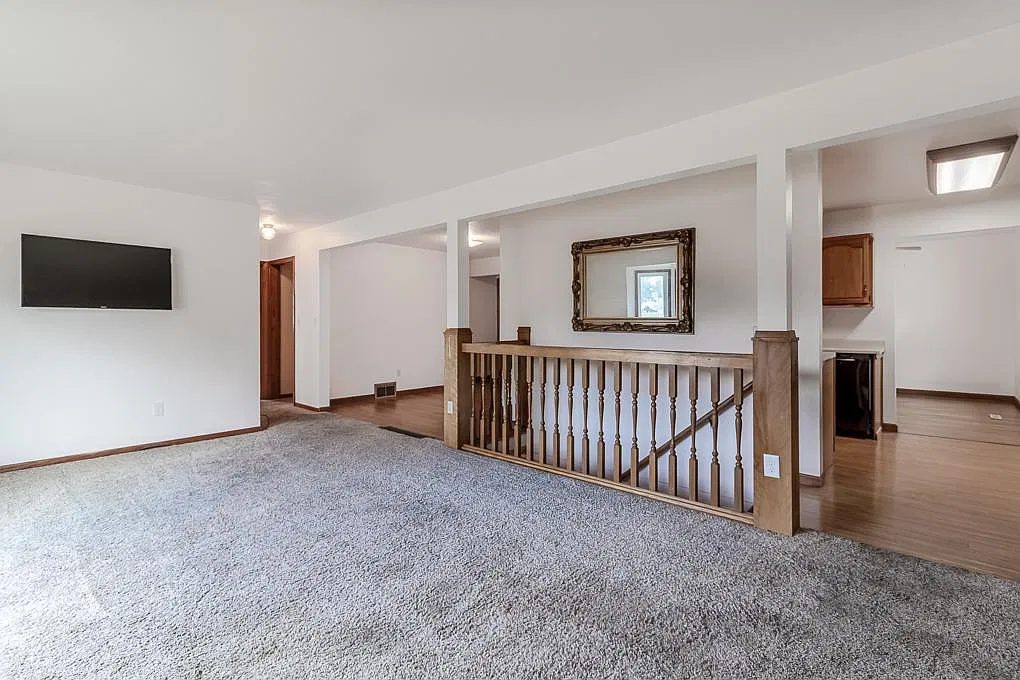 Meadow Ln, Mankato — Photo 3