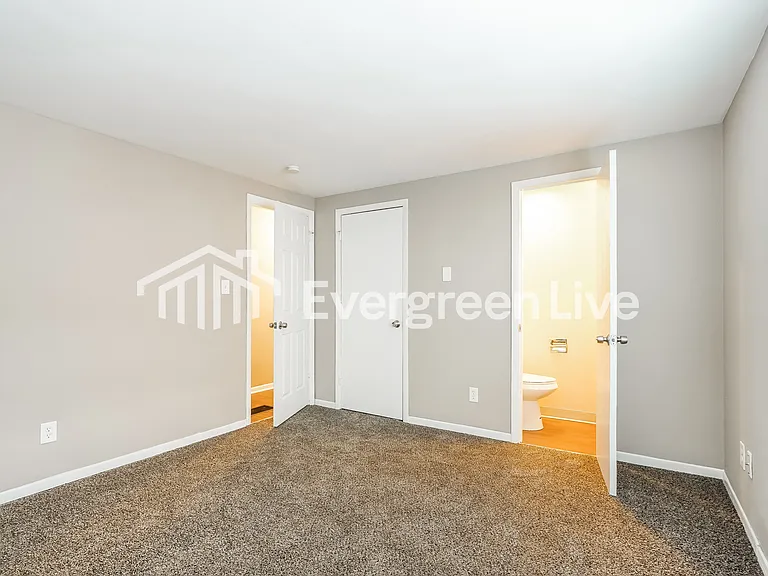 2719 Pontiac St — Photo 10