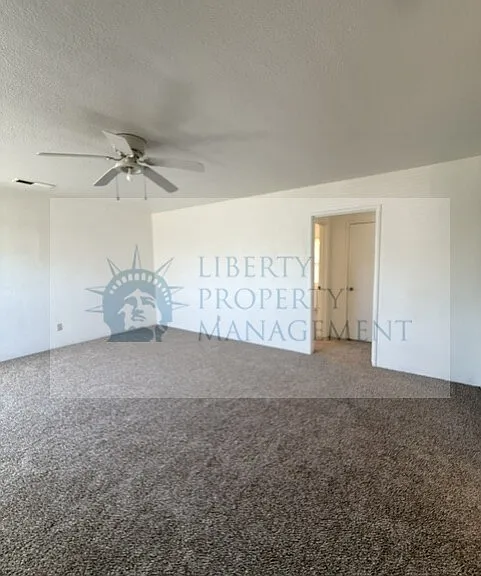 1115 S Central Ave #B — Photo 2