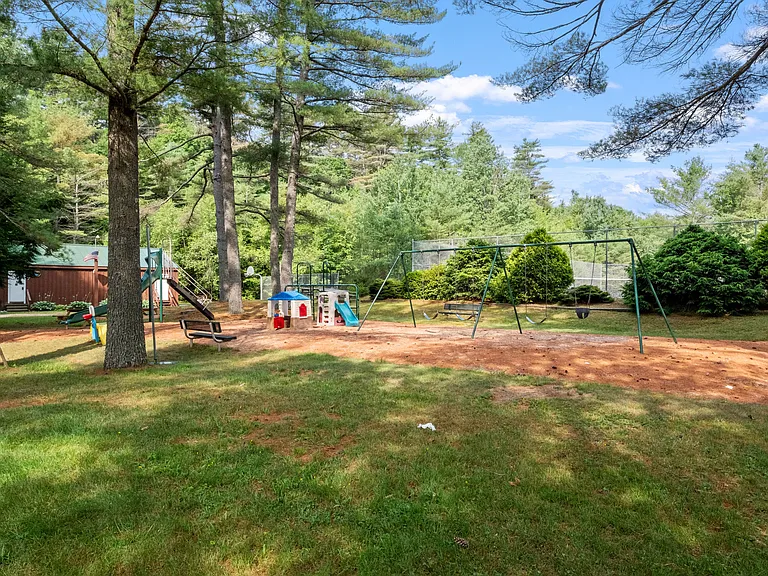 Hilltop Dr — Photo 51
