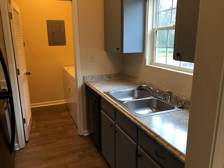 1107 Anderson St — Photo 14