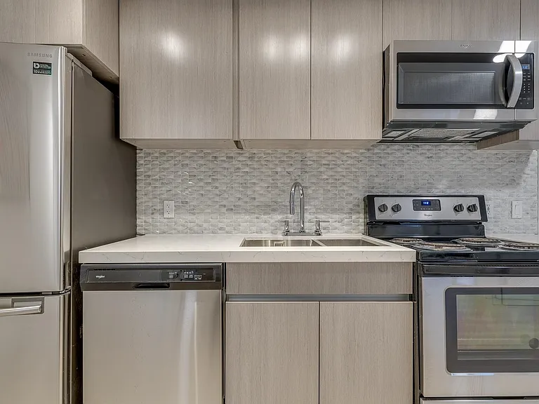 1425 Haro St #104 — Photo 13