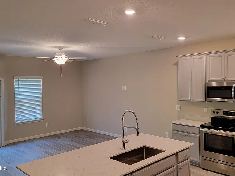 12870 Josslyn Ln — Photo 2