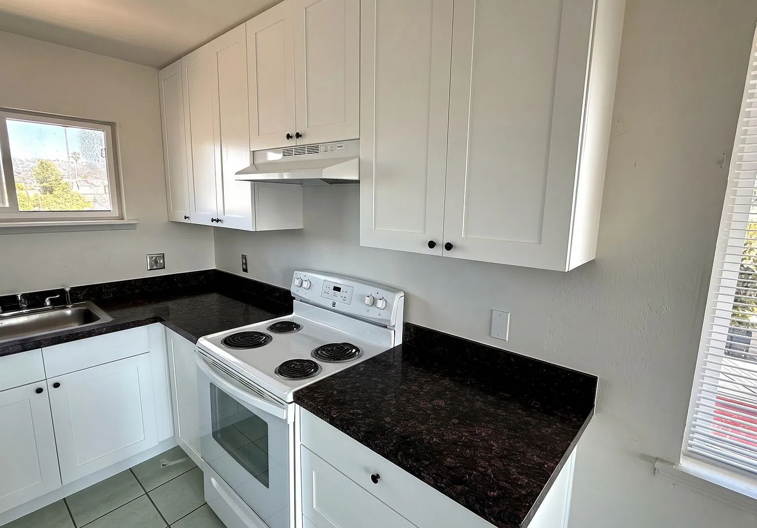 Utilities Paid! Spacious 2-Bed Oakland Unit w/ In-Unit Laundry & Gated Parking — Photo 4