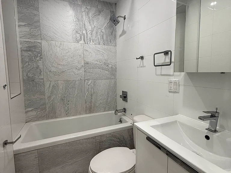 30 Rogers Ave #3B — Photo 5