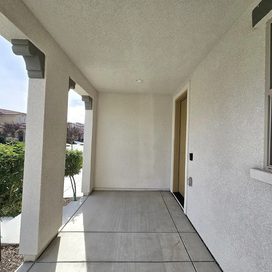 3 bed, 2.5 bath, 2052 sqft, $2,900 — Photo 2