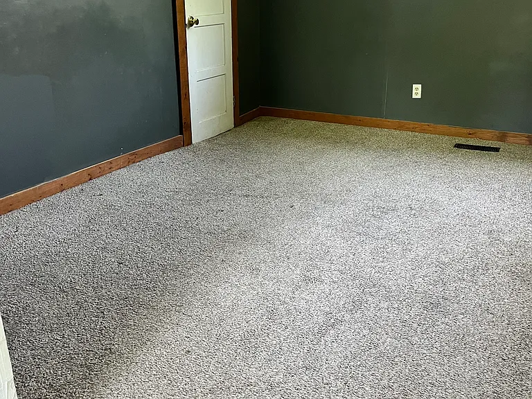 1015 W Elm St — Photo 13