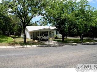 1301 W 1st St, Lampasas, TX 76550