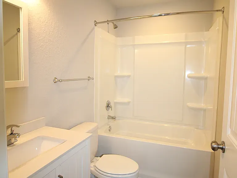 Crepe Myrtle Apartments — Photo 10