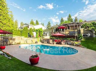 834 Raymer Rd, Kelowna, BC V1W1J8