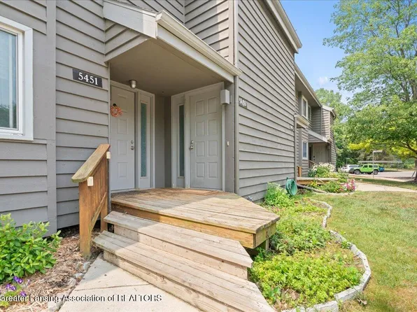 5453 Wild Oak Dr, East Lansing, MI 48823