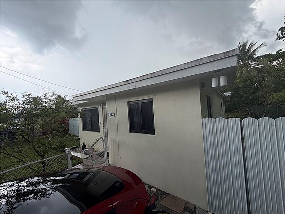 4th image of 1512 N 58th Ave