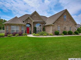 101 Pineoak Ridge Cir, New Market, AL 35761