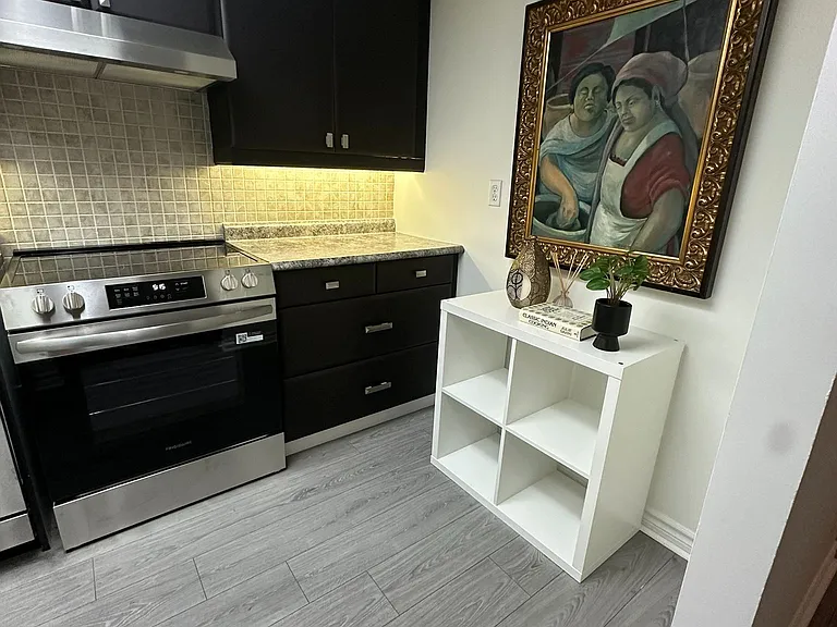 360 Bloor St E #411 — Photo 6