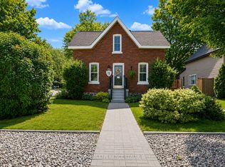 15 Leonard Ave, Penetanguishene, ON L9M 1E3