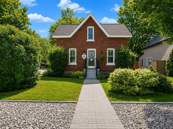 15 Leonard Ave, Penetanguishene, ON L9M 1E3