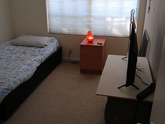 3rd image of 1651 S Juniper St Unit 121