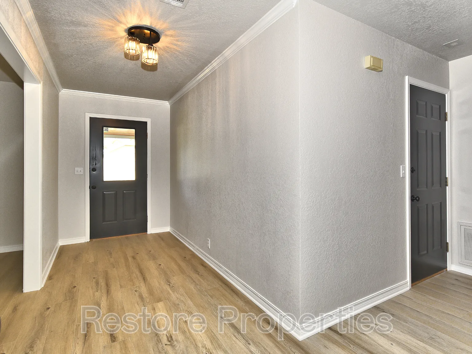3 bed, 2027 sqft, $2,150 — Photo 3