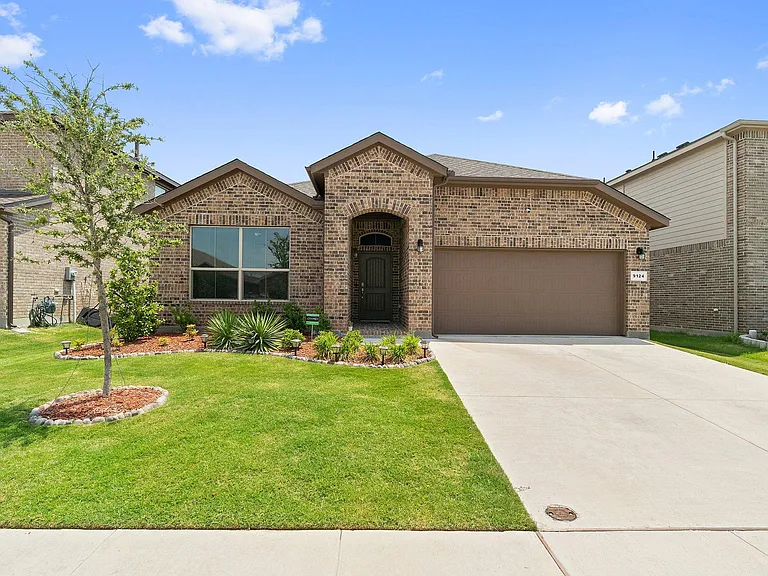 9124 Golden Hollow Ln — Photo 2