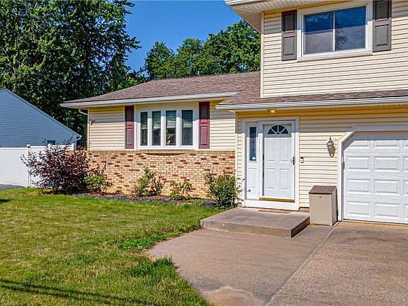 2nd image of 734 Maplewood Ave