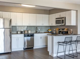 2555 N Clark St, Chicago, IL 60614