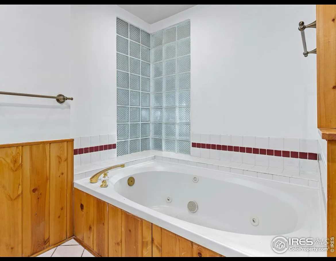 Charming 2BR House in Estes Park, Walk Downtown, Optionally Furnished — Photo 3