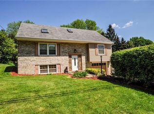 2438 Rolling Farms Rd, Glenshaw, PA 15116