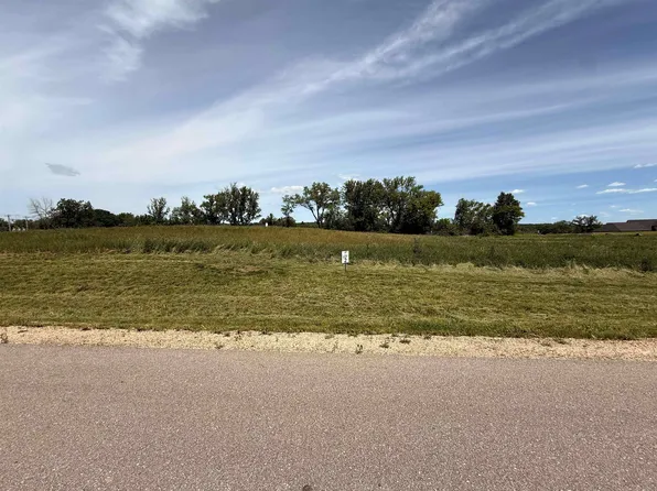 2 Diane Bay, Merrimac, WI 53561