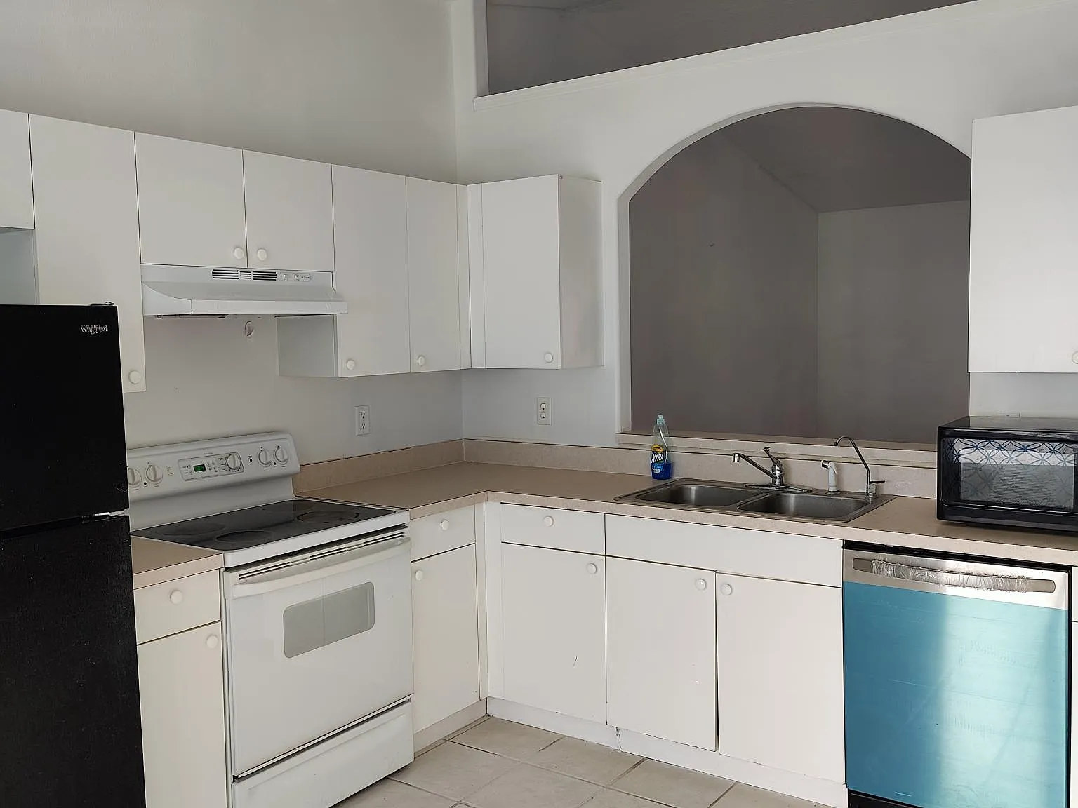 3 bed, 1340 sqft, $1,800 — Photo 3