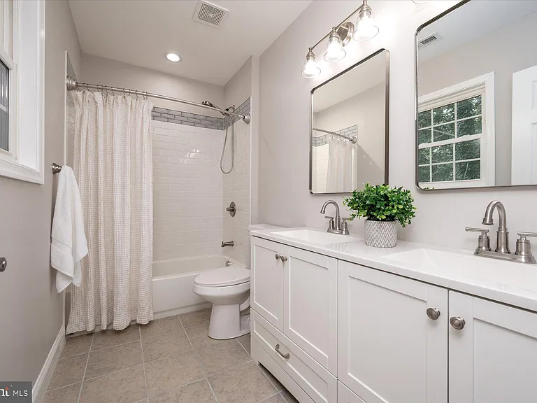 1400 Lower View Ct — Photo 15